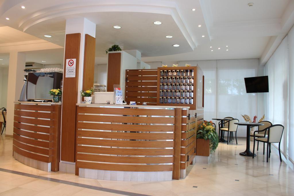 Hotel Massimo Riccione Luaran gambar