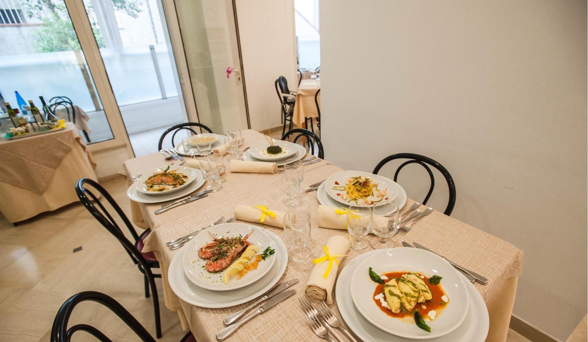Hotel Massimo Riccione Luaran gambar