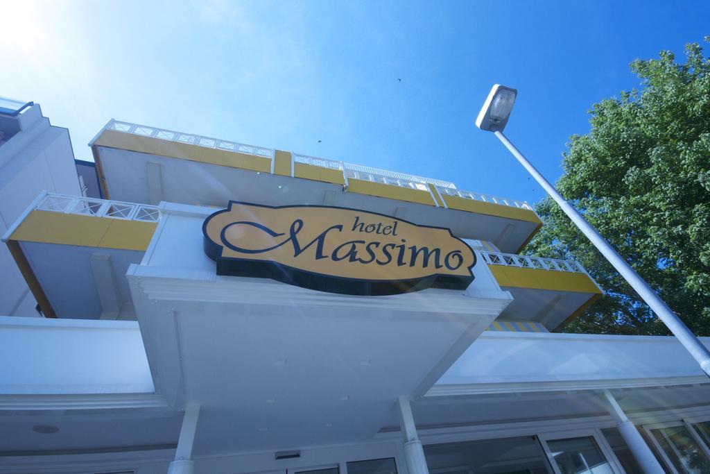 Hotel Massimo Riccione Luaran gambar