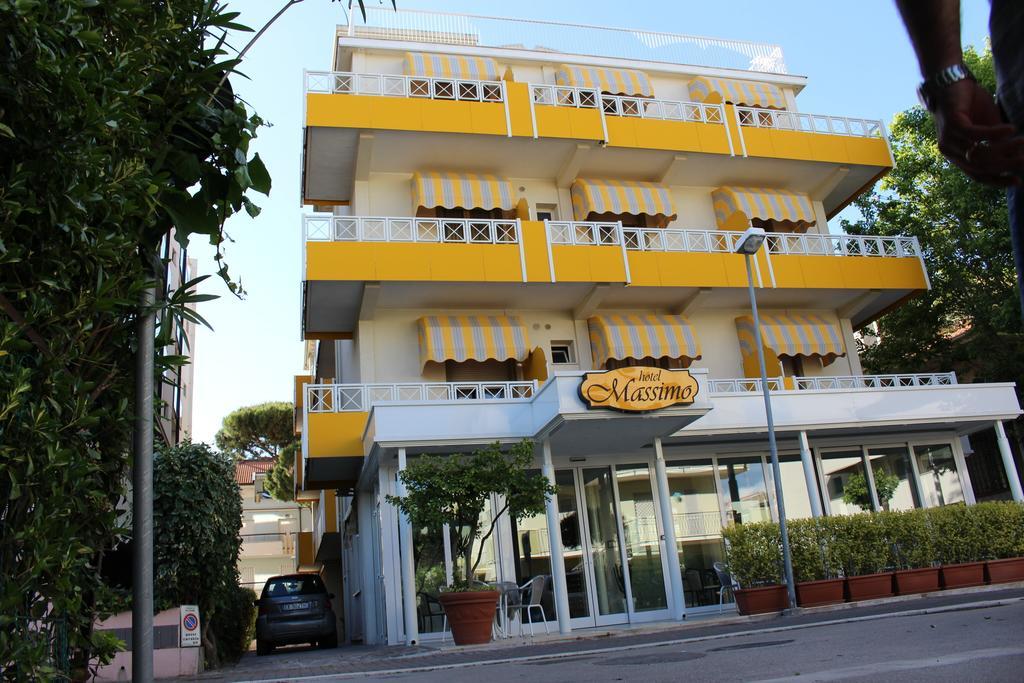 Hotel Massimo Riccione Luaran gambar