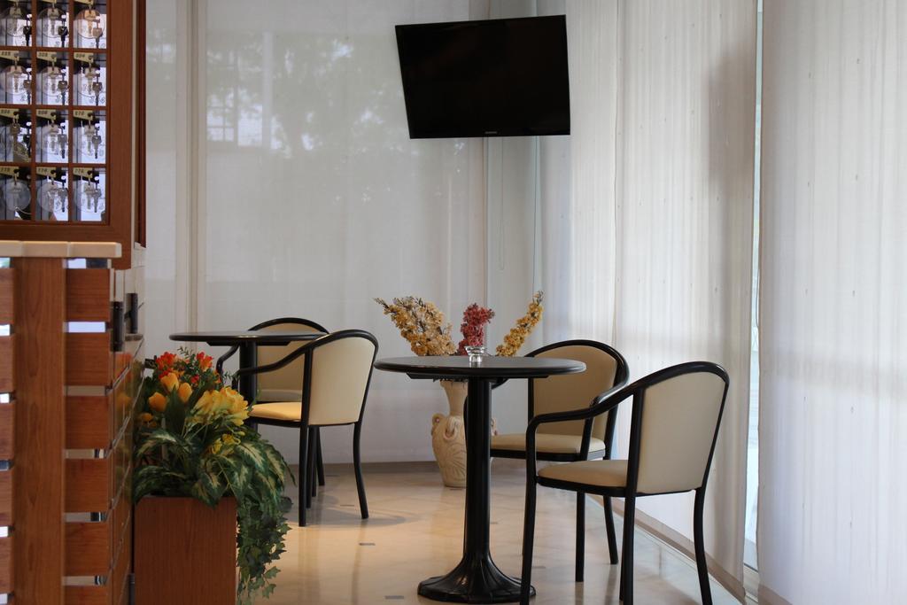 Hotel Massimo Riccione Luaran gambar
