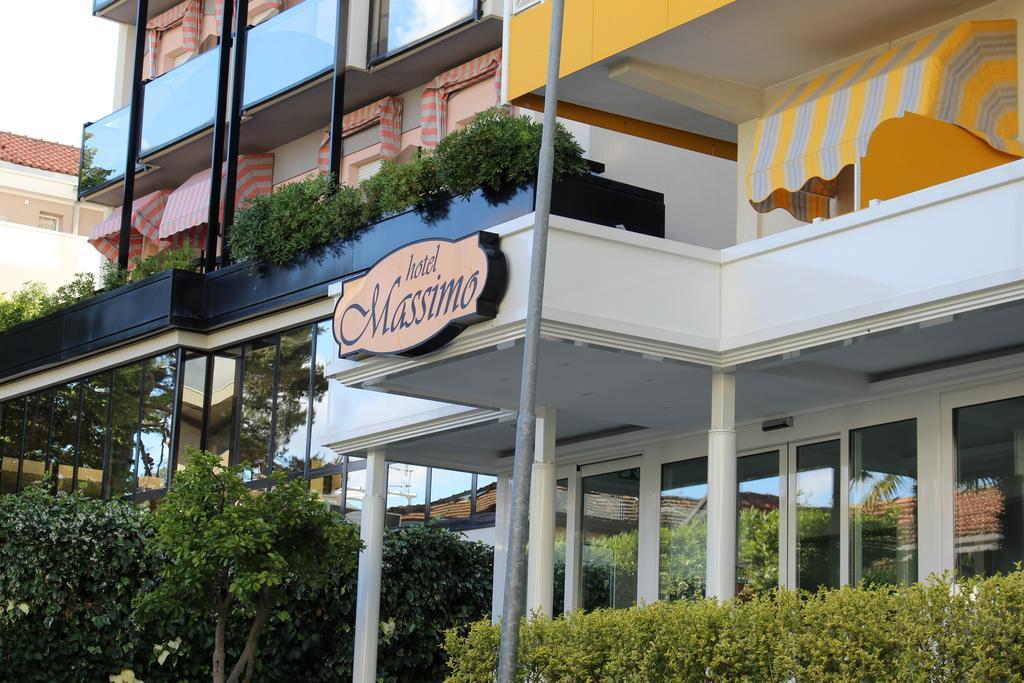 Hotel Massimo Riccione Luaran gambar