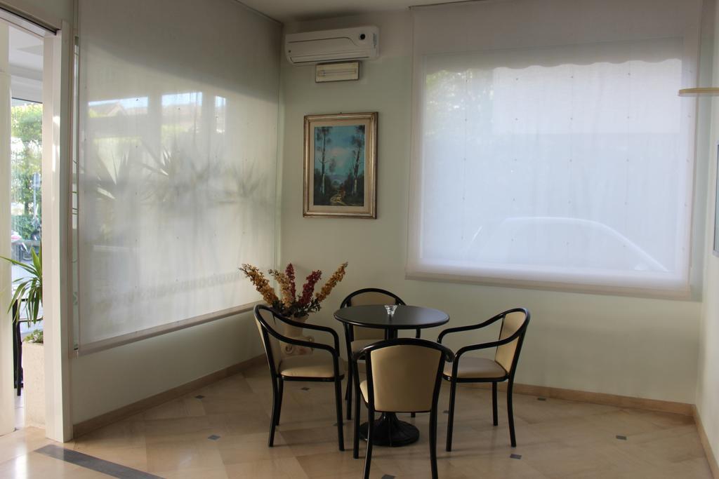 Hotel Massimo Riccione Luaran gambar