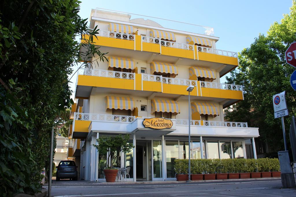 Hotel Massimo Riccione Luaran gambar