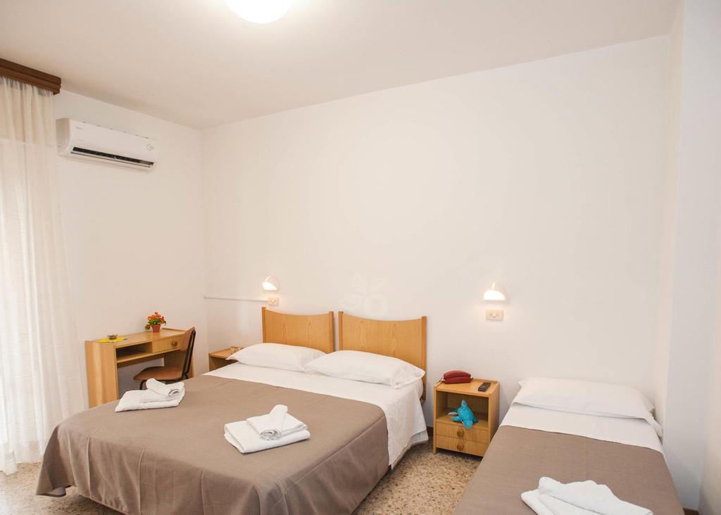 Hotel Massimo Riccione Luaran gambar