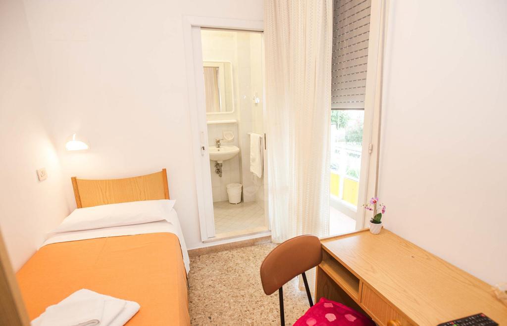 Hotel Massimo Riccione Luaran gambar