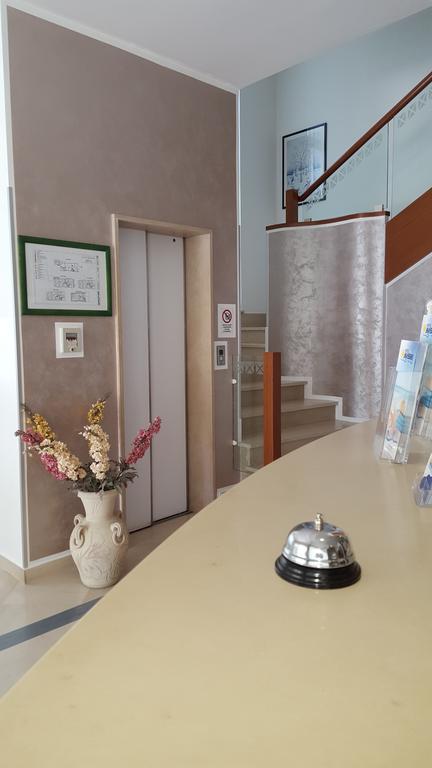 Hotel Massimo Riccione Luaran gambar