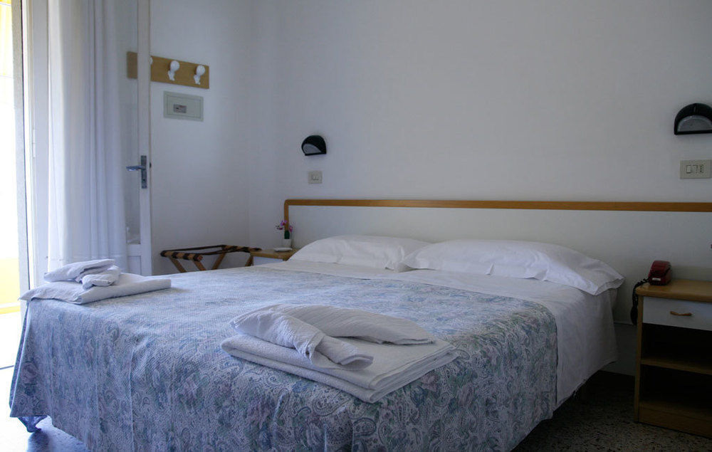 Hotel Massimo Riccione Luaran gambar